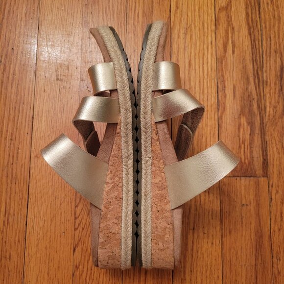 Skechers Martha Stewart Metallic Gold Strappy Sandals 7.5 BREEZIE Slides - Picture 8 of 10